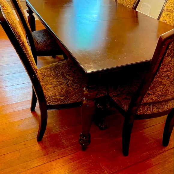 Renaissance dining furniture set - Picture 2 of 8
